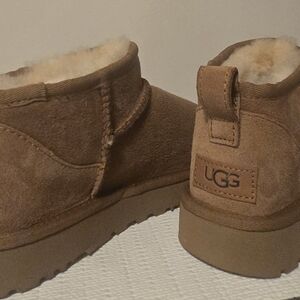 UGG Classic Mini II Shearling Lined Suede Boot - Chestnut NEVER WORN